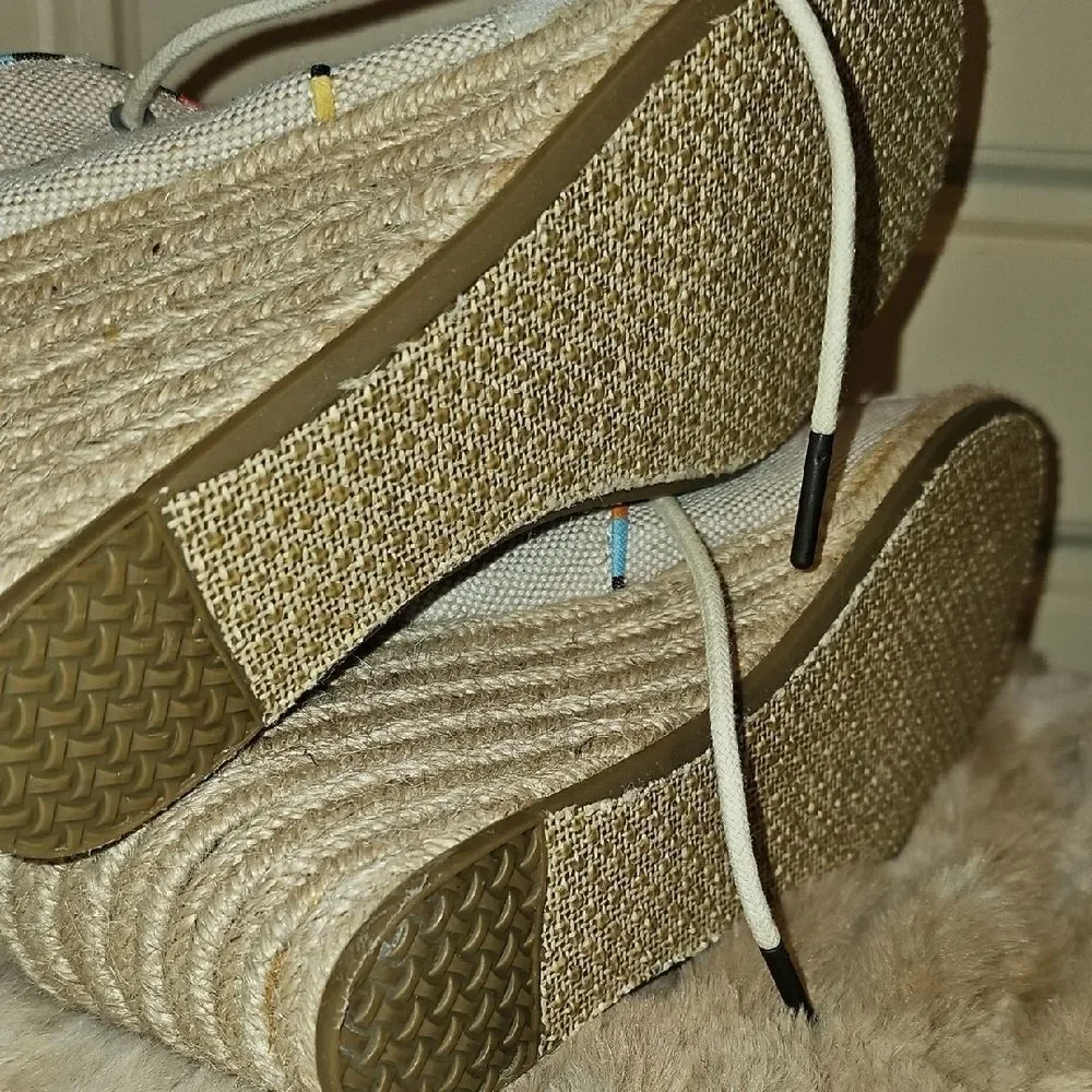 Toms stylish wedges